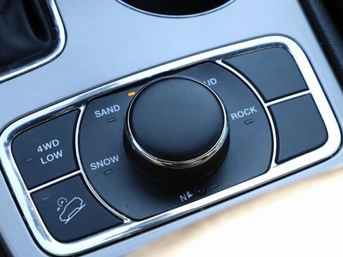 Used 2022 Jeep Grand Cherokee Laredo X image 27