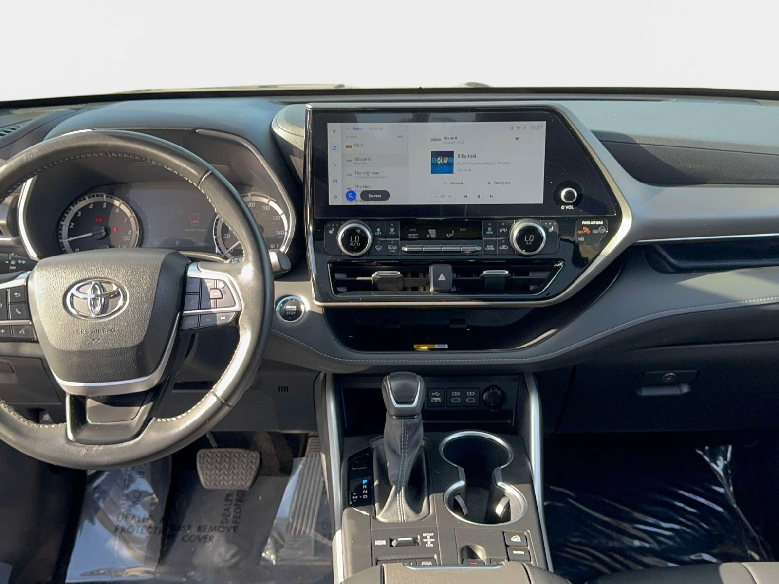 Used 2023 Toyota Highlander XLE AWD/4WD image 12