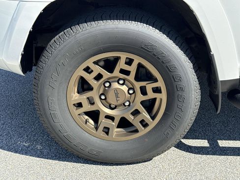 Used 2023 Toyota 4Runner SR5 Premium w/ Moonroof Package image 9