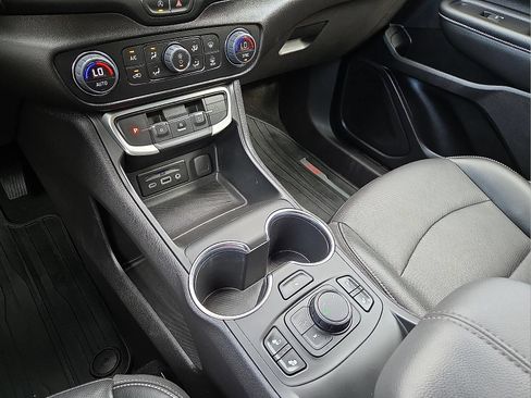 Used 2024 GMC Terrain SLT w/ Tech Package AWD/4WD image 25
