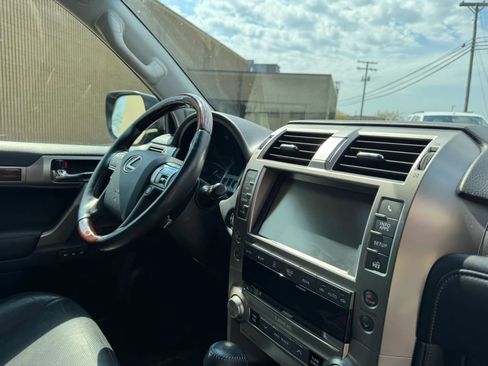 Used 2016 Lexus GX 460 w/ Premium Package AWD/4WD image 29