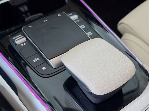 Certified 2023 Mercedes-Benz GLB 250 4MATIC image 19
