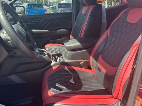 Used 2024 Chevrolet Colorado Trail Boss w/ Technology Package image 15