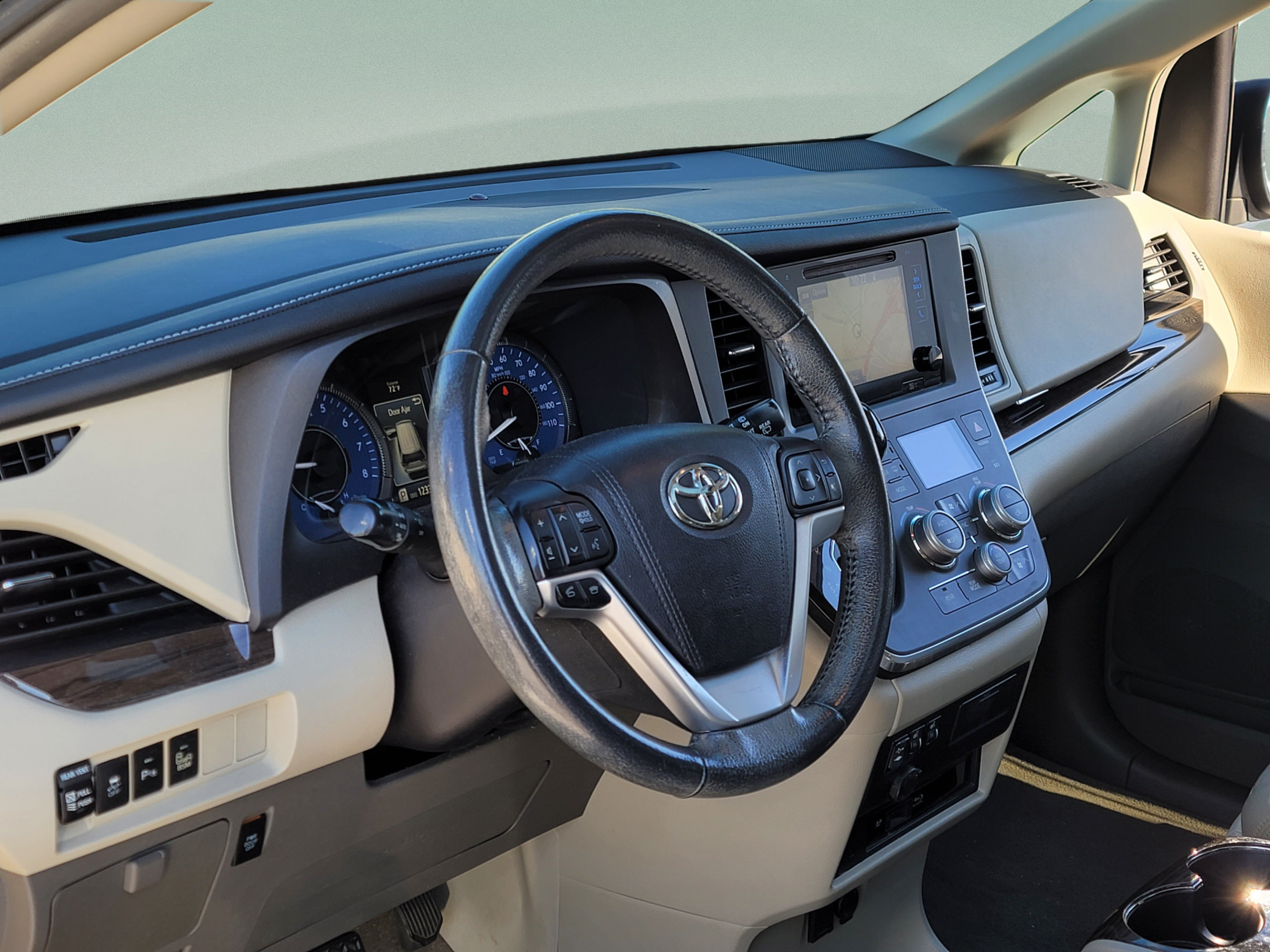 Used 2017 Toyota Sienna XLE FWD image 8