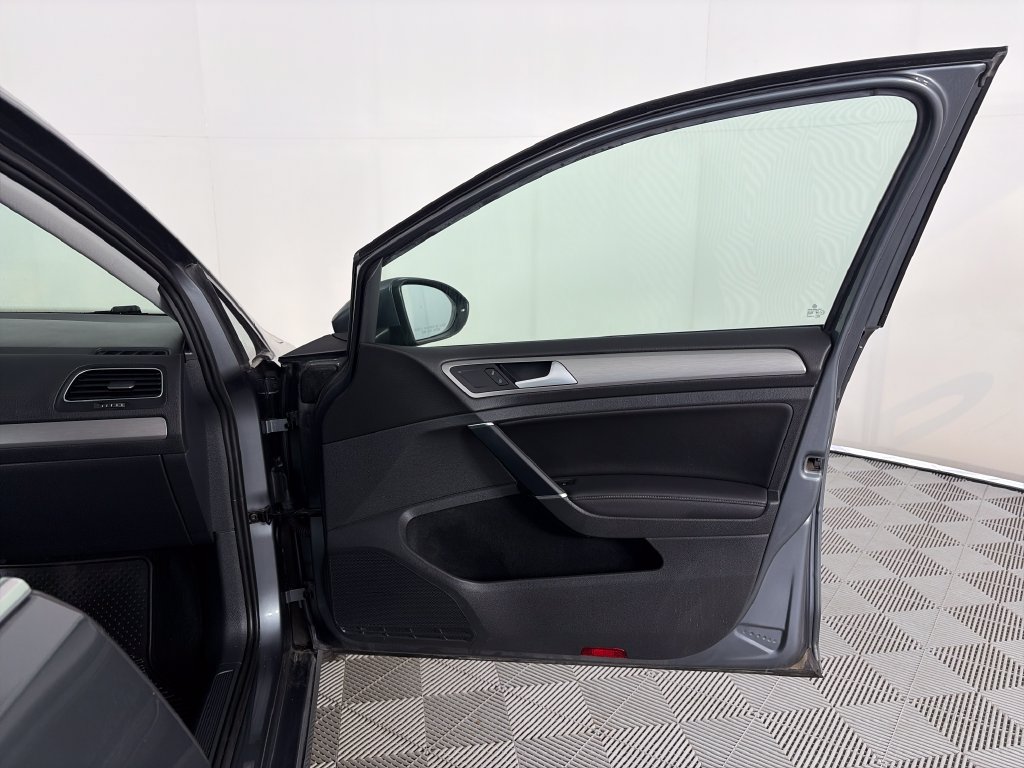 Used 2015 Volkswagen Golf TDI S FWD image 30