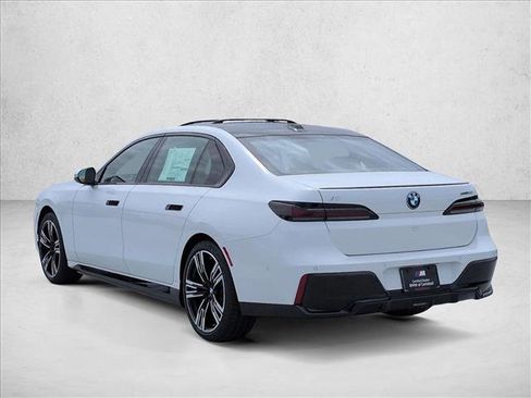Used 2026 BMW i7 eDrive50 w/ M Sport Package RWD image 9