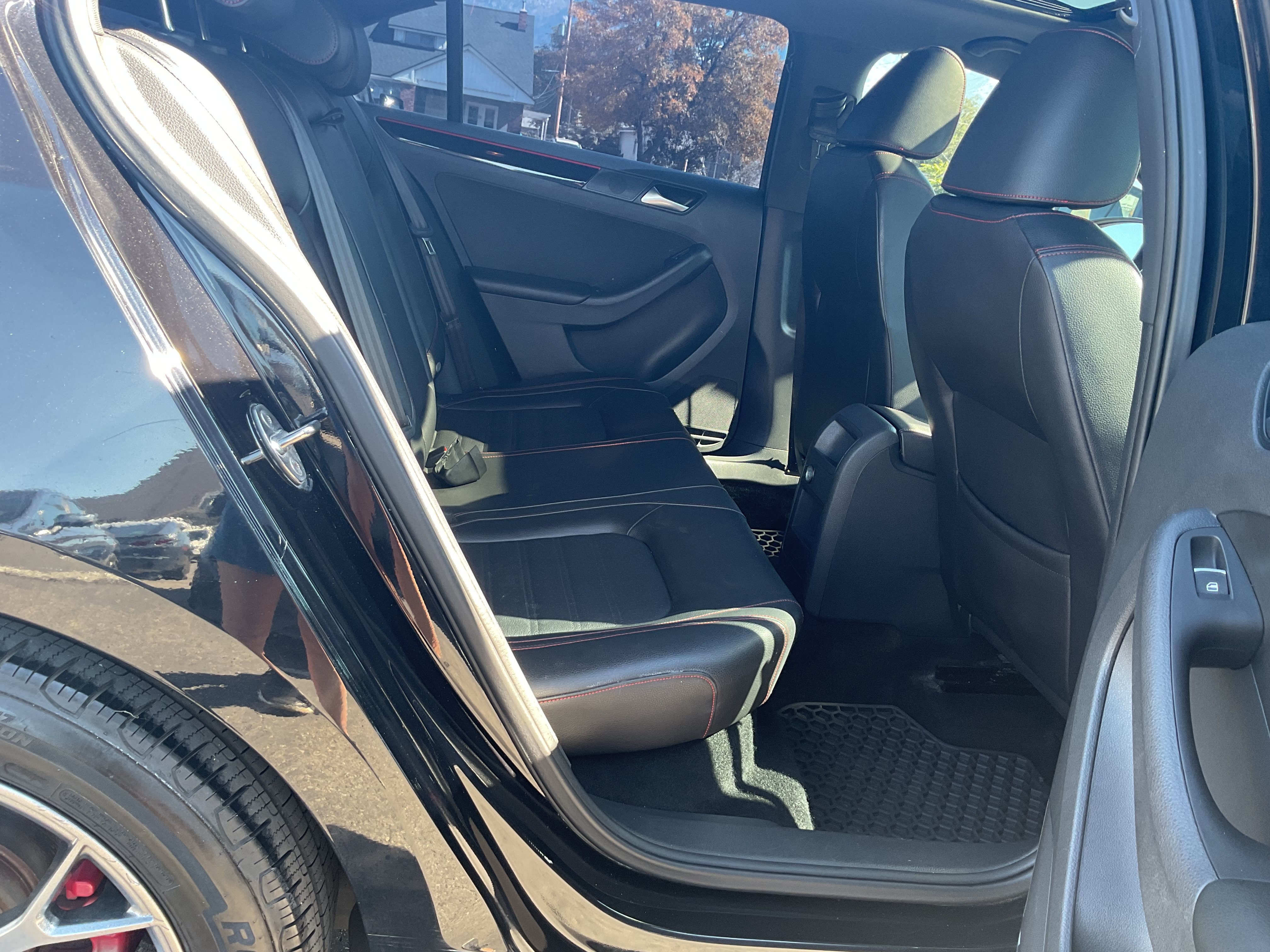 Used 2017 Volkswagen Jetta GLI FWD image 9