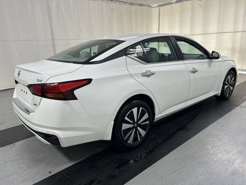 Used 2022 Nissan Altima 2.5 SV w/ SV Premium Package AWD/4WD image 2