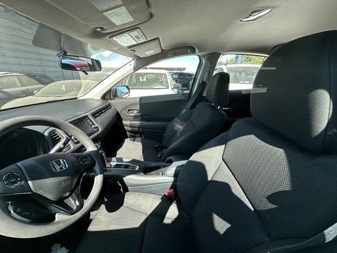 Used 2018 Honda HR-V LX image 7