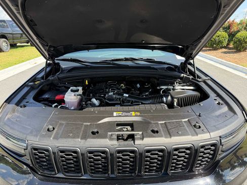 Used 2023 Jeep Grand Cherokee L Laredo AWD/4WD image 32