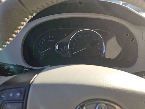 Used 2011 Toyota Sienna XLE image 61