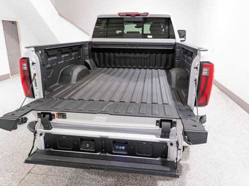 Used 2024 GMC Sierra 2500 Denali Ultimate AWD/4WD image 11