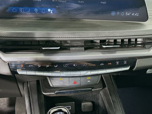 Used 2024 Cadillac XT4 Premium Luxury image 23