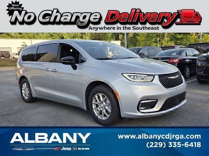 New 2026 Chrysler Pacifica Select
