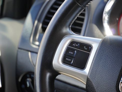 Used 2017 Dodge Grand Caravan SE w/ UConnect Hands-Free Group image 31