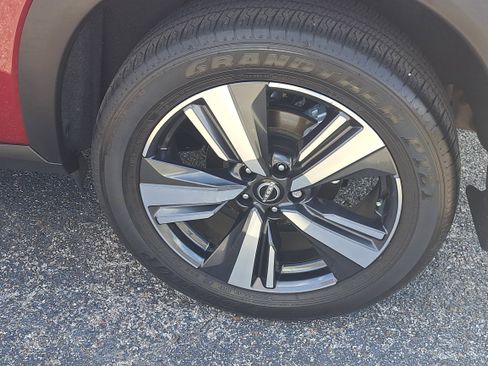 Certified 2025 Nissan Rogue SL image 8