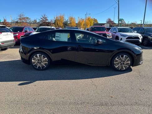New 2026 Toyota Prius Plug-In Hybrid FWD image 8