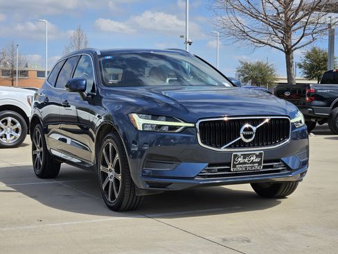 Used 2018 Volvo XC60 T5 Momentum w/ Vision Package image 2