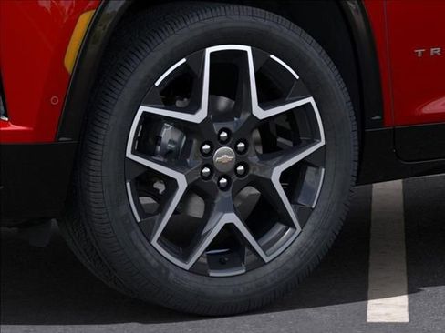 New 2025 Chevrolet Traverse High Country w/ LPO, Floor Liner Package FWD image 9