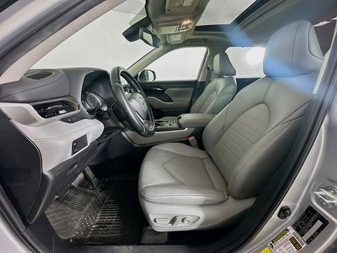 Used 2022 Toyota Highlander XLE image 13
