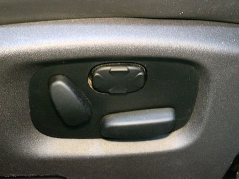 Used 2013 Lincoln MKS AWD image 12