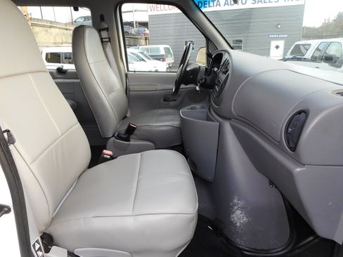 Used 1999 Ford E-350 and Econoline 350 Club Wagon image 28