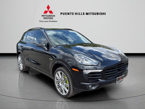 Used 2017 Porsche Cayenne S AWD/4WD image 3