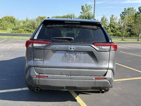Used 2021 Toyota RAV4 LE AWD/4WD image 12