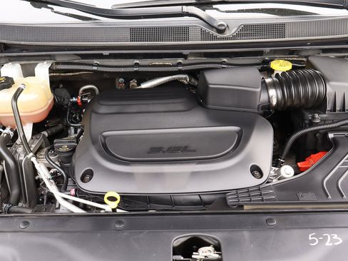 Used 2022 Chrysler Pacifica Touring-L image 18