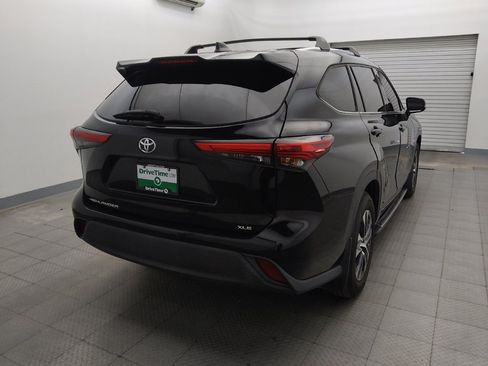 Used 2021 Toyota Highlander XLE FWD image 7