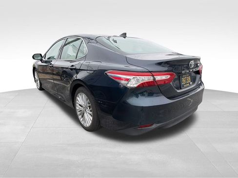 Used 2019 Toyota Camry XLE w/ Navigation Package image 5