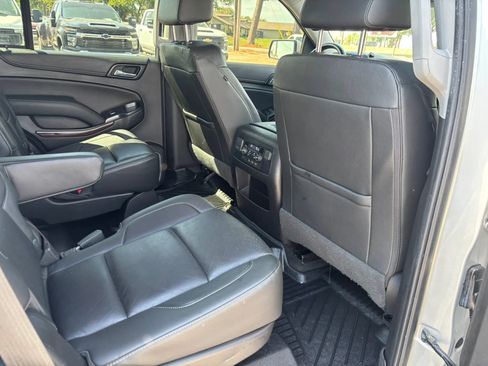 Used 2018 GMC Yukon SLT w/ Premium Edition AWD/4WD image 19