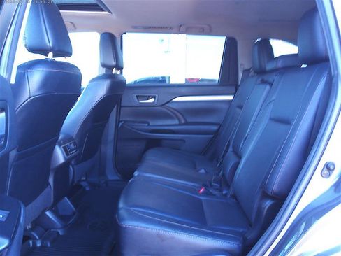 Used 2017 Toyota Highlander XLE w/ Protection Package #3 AWD/4WD image 6