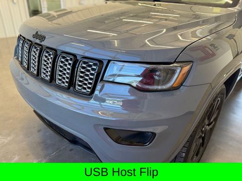 Used 2020 Jeep Grand Cherokee Altitude AWD/4WD image 10