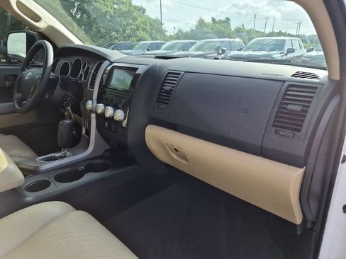Used 2012 Toyota Tundra 4x4 CrewMax w/ SR5 Pkg image 39