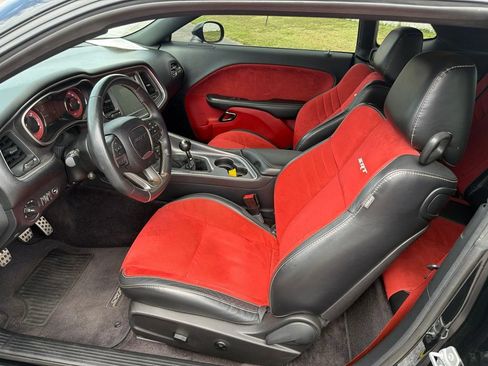 Used 2016 Dodge Challenger SRT Hellcat RWD image 14