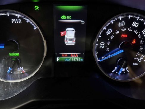 Used 2020 Toyota RAV4 LE image 19