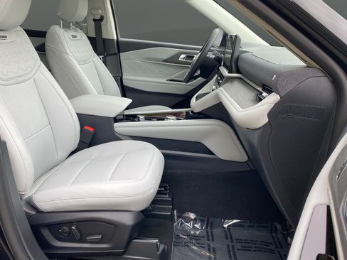 New 2026 Ford Explorer Platinum w/ LUX Leather Package AWD/4WD image 21
