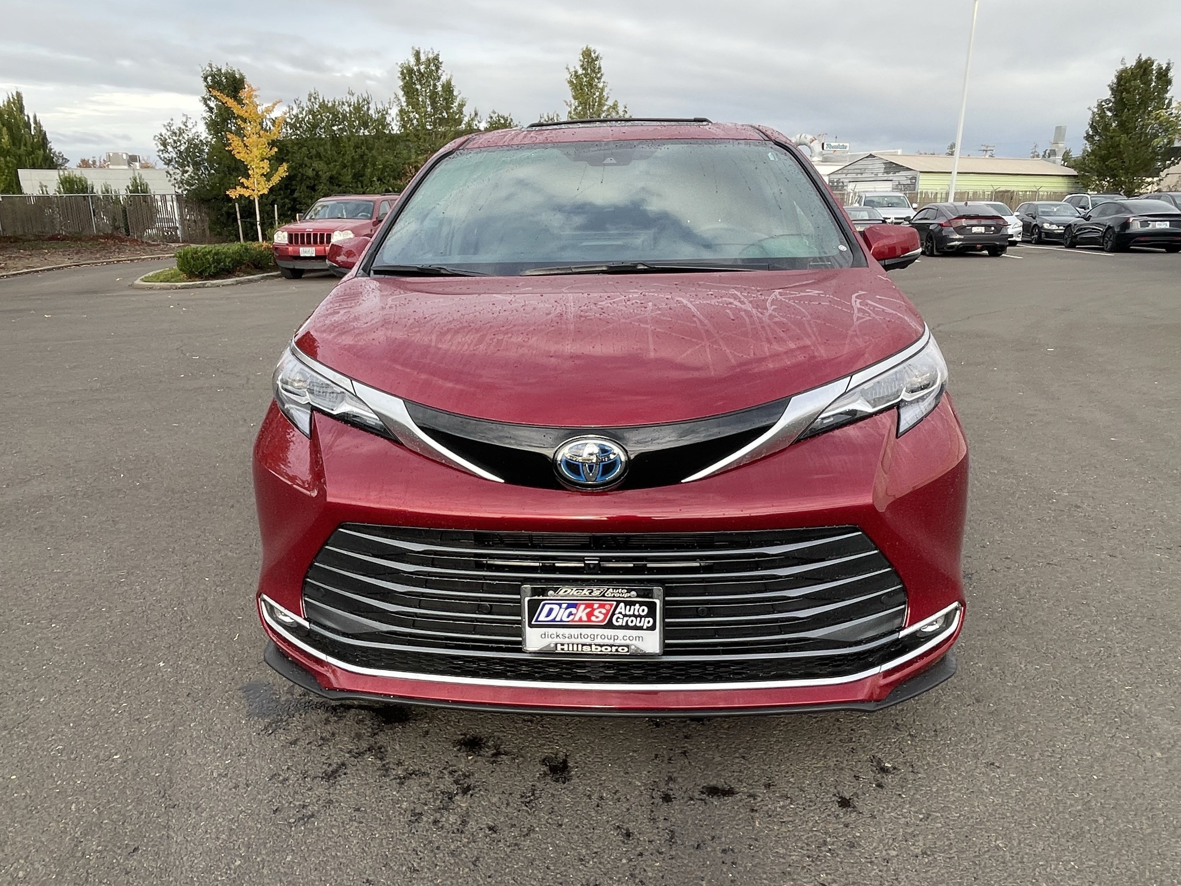 Used 2025 Toyota Sienna Platinum AWD/4WD image 8