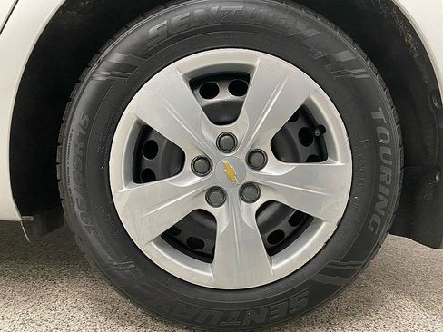 Used 2017 Chevrolet Cruze LS image 24