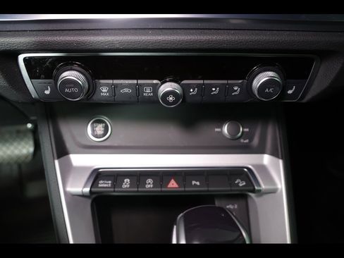 Used 2023 Audi Q3 2.0T Premium image 18