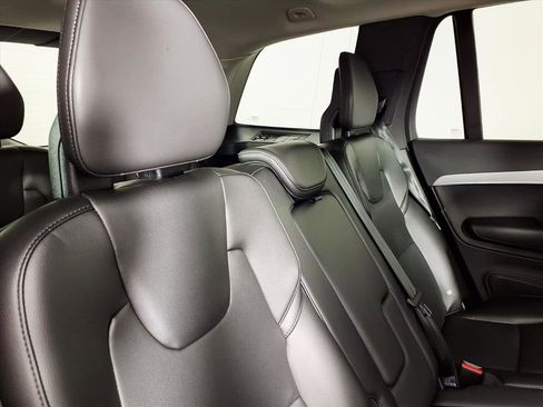Used 2023 Volvo XC90 B5 Core image 12