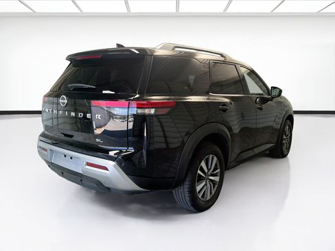 Used 2025 Nissan Pathfinder SL FWD image 4