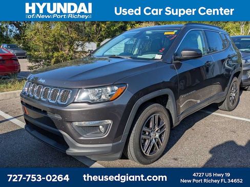 Used 2018 Jeep Compass Latitude w/ Cold Weather Group AWD/4WD image 1