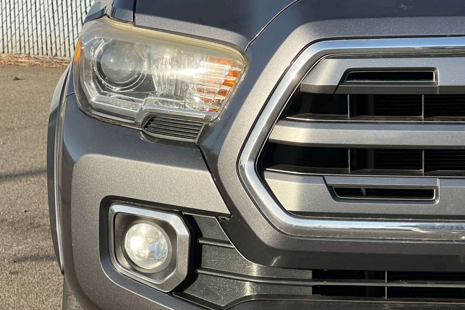 Used 2016 Toyota Tacoma Limited w/ Towing Package RWD image 17