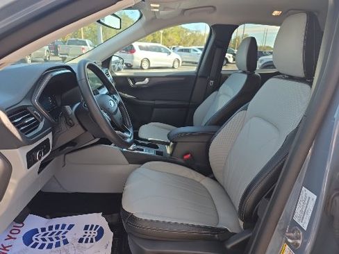 Certified 2025 Ford Escape Platinum w/ Premium Technology Package image 6