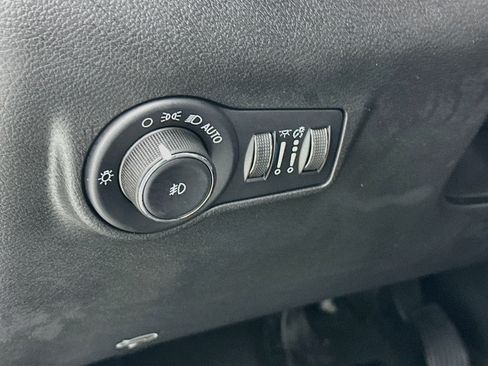 Used 2023 Jeep Compass Latitude AWD/4WD image 10