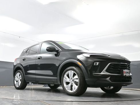 Used 2025 Buick Encore GX Preferred AWD/4WD image 53