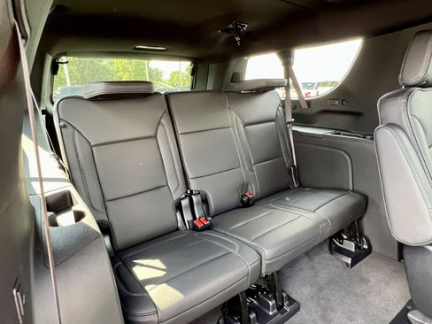 New 2025 GMC Yukon XL Denali image 39
