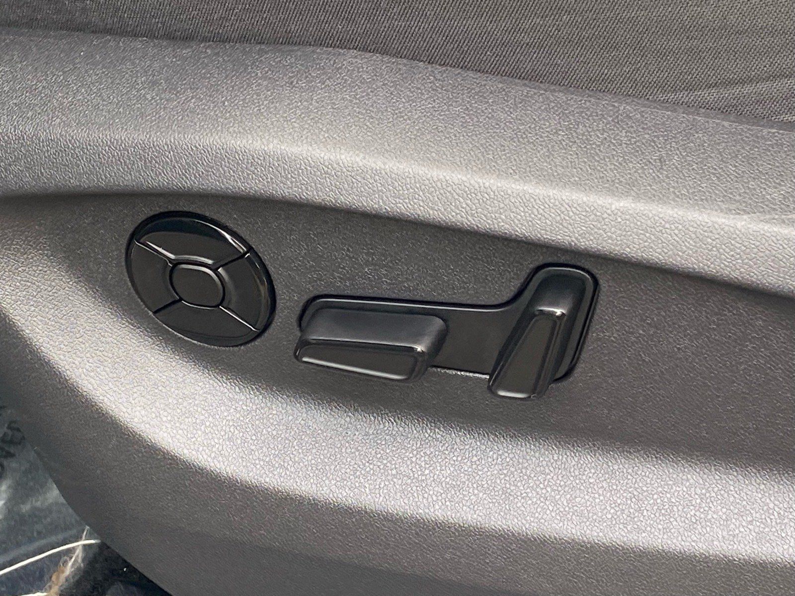 Certified 2025 Volkswagen Tiguan SE AWD/4WD image 13